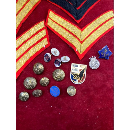 48 - Military interest bag of brass buttons, badges, cufflinks and cloth corporal stripes