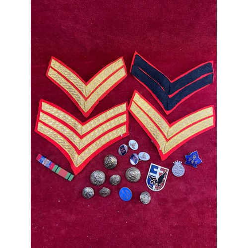 48 - Military interest bag of brass buttons, badges, cufflinks and cloth corporal stripes