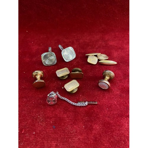 49 - Job lot of Gents cufflinks, including 3x pairs and 4x odd spares.