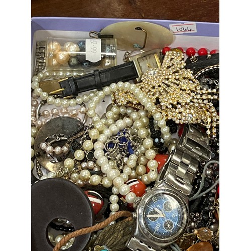 56 - TRAY OF VERY NICE GOOD QUALITY COSTUE JEWELERY TO INCLUDE WATCHES, PEARLS, BEADS, DIAMANTE NECKLACES... 