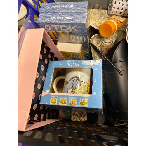 443 - CRATE OF MIXED ITEMS TO INCLUDE A NEW WINNIE THE POOH MUG, NEW VHS, TINS, GAMES ETC