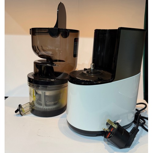 365 - BIOCHEF ATLAS PRO WHOLE SLOW JUICER IN WHITE NEW IN BOX FROM BANKRUPT STOCK ORIGINALLY SUPPLIED BY W... 