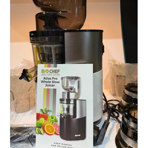 365 - BIOCHEF ATLAS PRO WHOLE SLOW JUICER IN WHITE NEW IN BOX FROM BANKRUPT STOCK ORIGINALLY SUPPLIED BY W... 