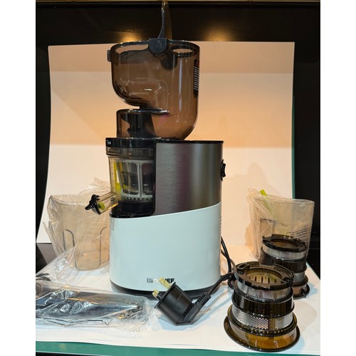 365 - BIOCHEF ATLAS PRO WHOLE SLOW JUICER IN WHITE NEW IN BOX FROM BANKRUPT STOCK ORIGINALLY SUPPLIED BY W... 