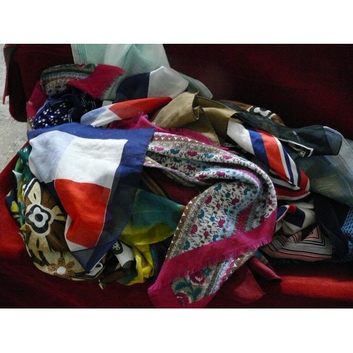 188 - COLLECTION OF GOOD QUALITY LADIES SCARVES