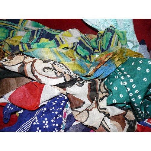 188 - COLLECTION OF GOOD QUALITY LADIES SCARVES