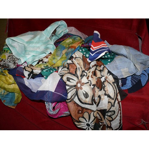 188 - COLLECTION OF GOOD QUALITY LADIES SCARVES