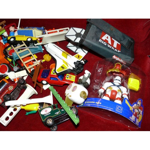 205 - A BASKET OF TOYS TO INCLUDE VINTAGE PLAYMOBIL FIGURES PLUS A MEGA MAGIC GAME