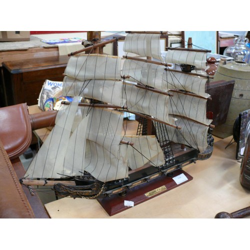 89 - A wooden scale model ship of the Fragata Siglio XVII, a Spanish 18thC frigate.