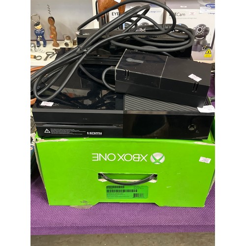 72 - XBOX ONE WITH POWER SUPPLY AND CONNECT IN ORIGINAL BOX