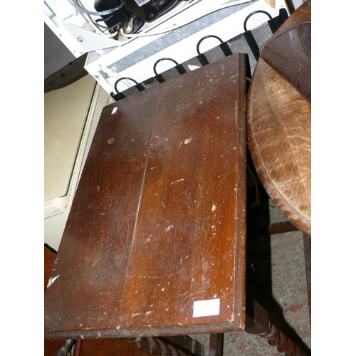 412 - VINTAGE OAK SIDE TABLE WITH BARLEY TWIST LEGS