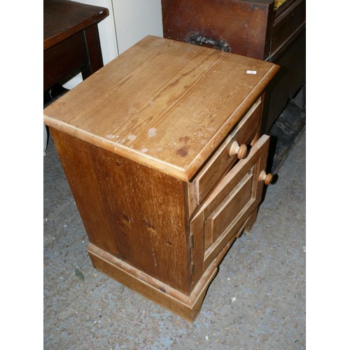 414 - SMALL PINE BEDSIDE WITH ONE DRAWER AND CUPBOARD