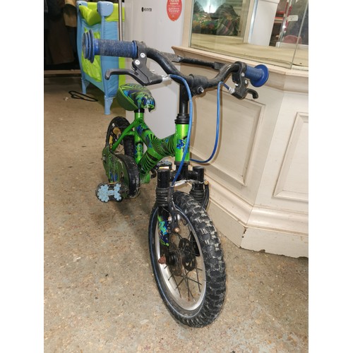 413A - A SMALL CHILDS BMX BIKE IN GREEN