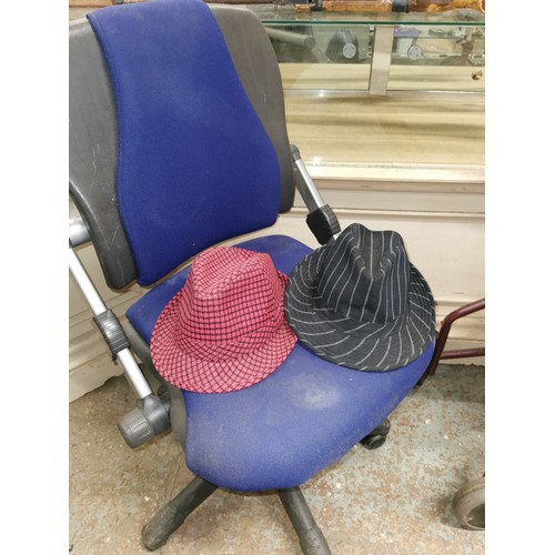 413B - A CONTEMPORARY BLUE AND GREY SWIVEL CHAIR AND 2 TRILBY HATS