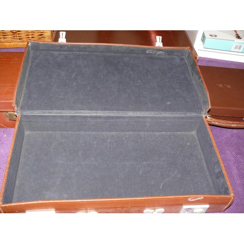 91 - 4 BROWN LEATHER MASONIC CASES, LINED PLUS A MASONIC JEWEL