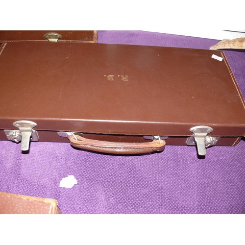 91 - 4 BROWN LEATHER MASONIC CASES, LINED PLUS A MASONIC JEWEL