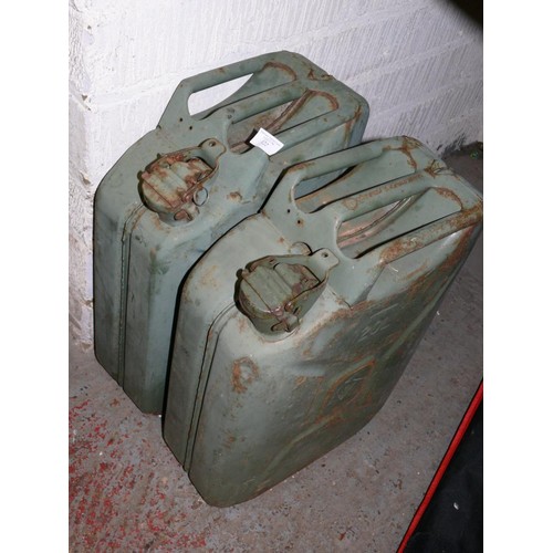 122 - 2 GREEN METAL 20L JERRY CANS