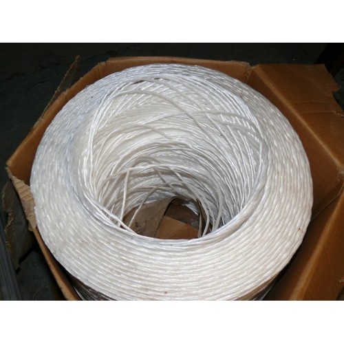 128 - LARGE BALE OF GOOD QUALITY TWINE