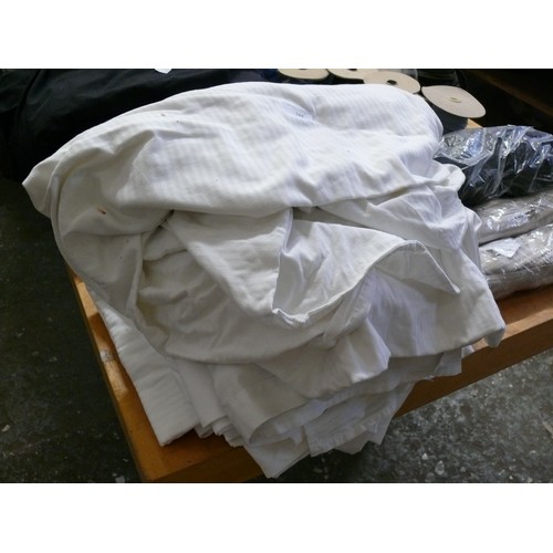 164 - LARGE QUANTITY OF VERY GOOD QUALITY BED LINEN