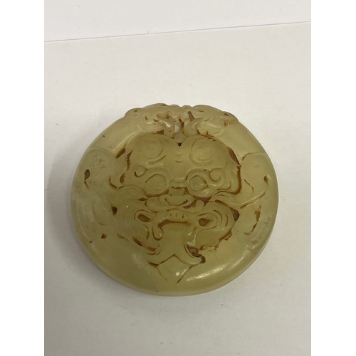 17 - A HAND CARVED CHINESE BOWENITE JADE MEDALLION