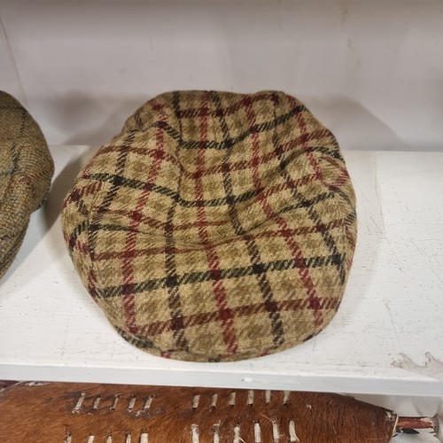 85 - 3 TWEED FLAT CAPS 100% WOOL - YORKISHIRE TWEED BY MOON - HEBDENCORD - SAMUEL WINDSOR PLUS A BRASS HA... 