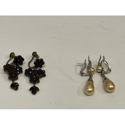 26 - 2 PAIRS OF EARRINGS A SILVER AND PEARL AND A PAIR OF VINTAGE OLD GARNETS