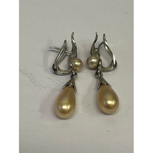 26 - 2 PAIRS OF EARRINGS A SILVER AND PEARL AND A PAIR OF VINTAGE OLD GARNETS