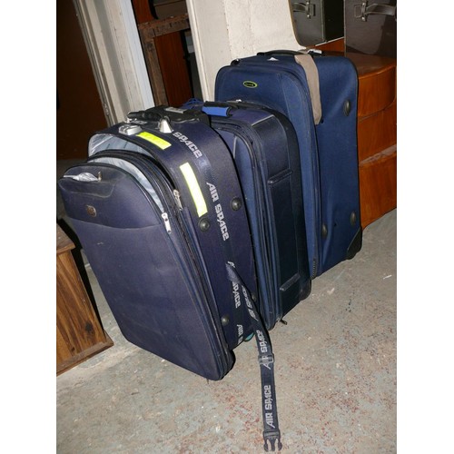 276 - 3 TROLLEY SUITCASES IN BLUE