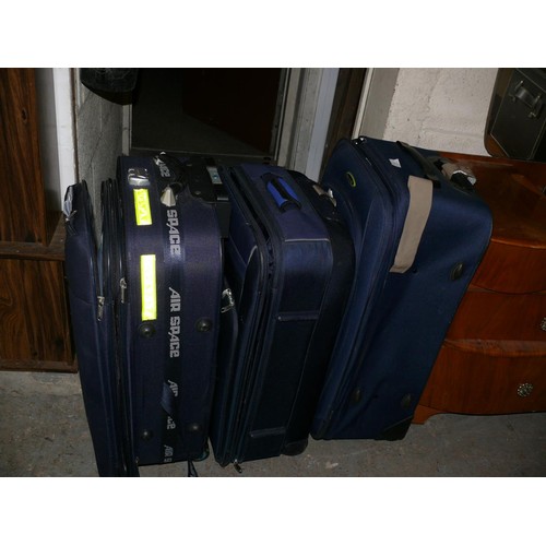 276 - 3 TROLLEY SUITCASES IN BLUE