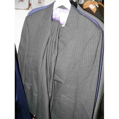 323 - 5 GENTS SUITS IN PINSTRIPE OR CHECK MOSTLY 42