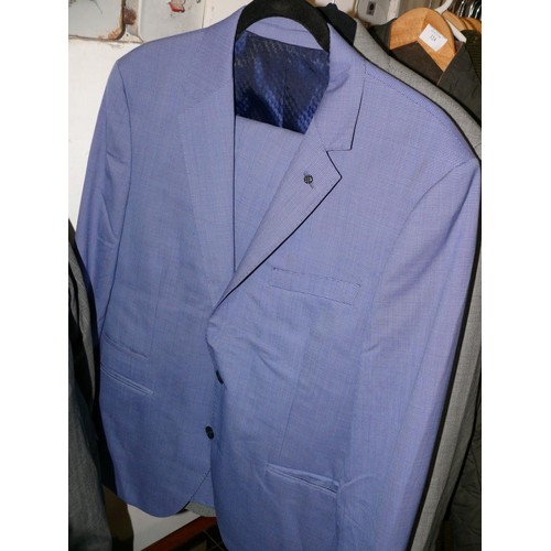 323 - 5 GENTS SUITS IN PINSTRIPE OR CHECK MOSTLY 42