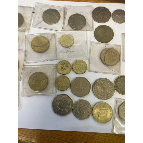 32 - A COLLECTION OF BRITISH COLLECTABLE COINS £2, 1, 50P CROWNS