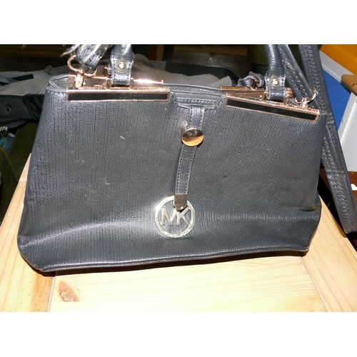 291B - BLACK LADIES HANDBAG WITH GOLD COLOURED TRIM POSSIBLY MICHAEL KORS