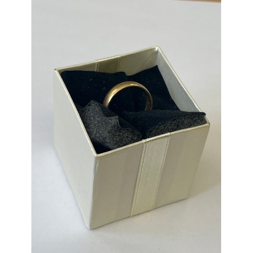 41 - A 18ct GOLD WEDDING BAND SIZE M WEIGHT 2.88GR