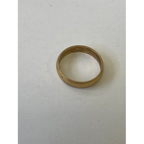 41 - A 18ct GOLD WEDDING BAND SIZE M WEIGHT 2.88GR