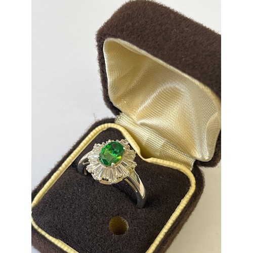 42 - A SILVER METAL DRESS RING WITH LOVELY GREEN STONE WITH WHITE STONES AROUND SIZE Q