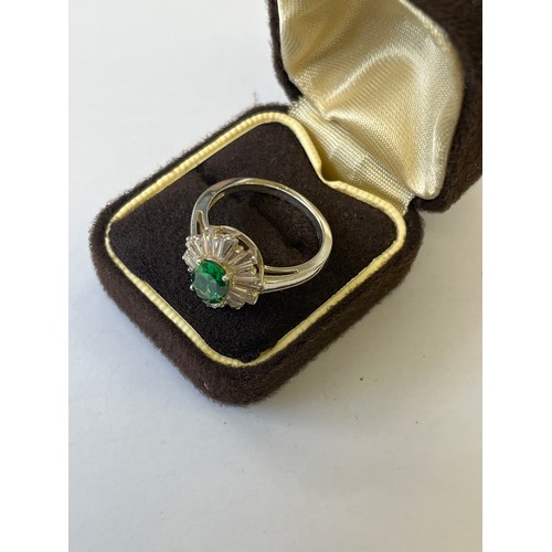 42 - A SILVER METAL DRESS RING WITH LOVELY GREEN STONE WITH WHITE STONES AROUND SIZE Q