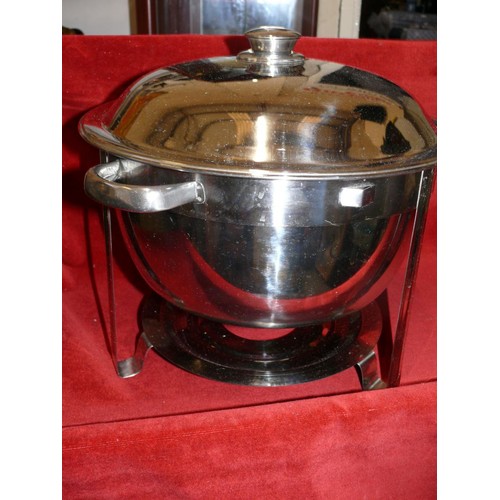 355 - LARGE 8.5 LITRE ROUND CHAFING DISH WITH BOX BUT NO BURNER