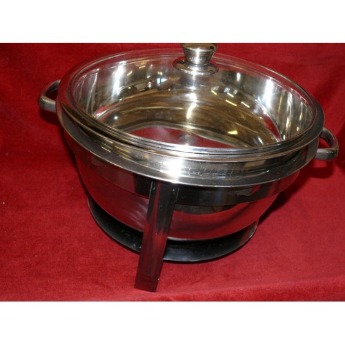 357 - LARGE 4.5 LITRE ROUND CHAFING DISH WITH BOX BUT NO BURNER