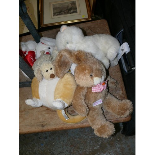 287A - SELECTION OF SOFT TOYS TO INCLUDE A LARGE MEERKAT, CAT, RABBIT, DOG AND BEAR