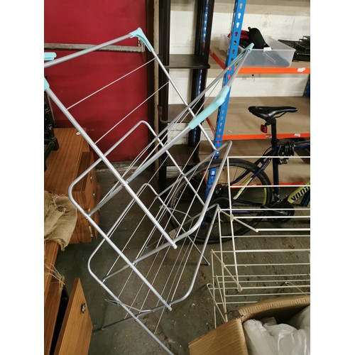 261A - 2 FOLDING CLOTHES AIRERS