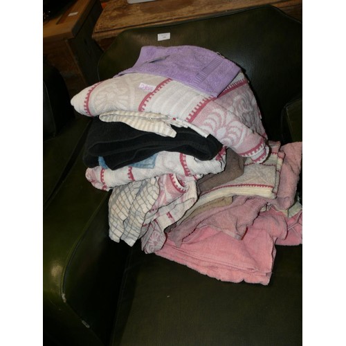 290A - LARGE QUANTITY OF GOOD QUALITY TOWELS