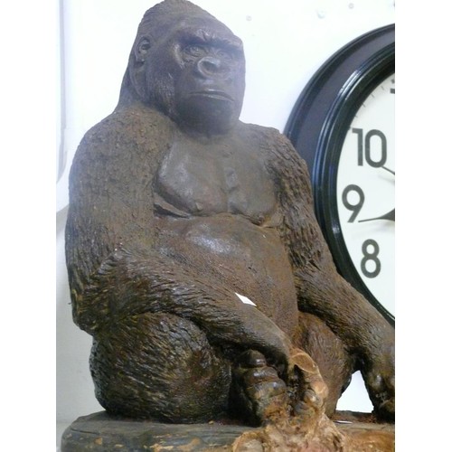 122 - LARGE PROUD GORILLA 17