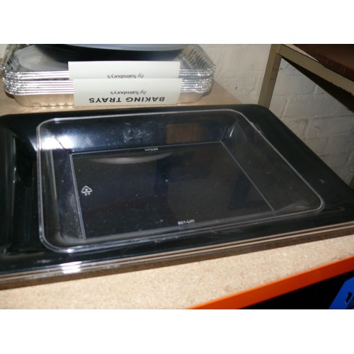 173 - SELECTION OF SERVING TRAYS IN VARIOUS SHAPES AND SIZES