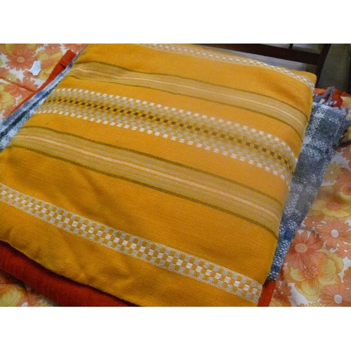 215 - SELECTION OF RETRO BED LINEN AND A TARTAN BLANKET