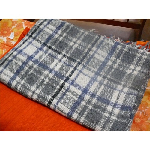 215 - SELECTION OF RETRO BED LINEN AND A TARTAN BLANKET