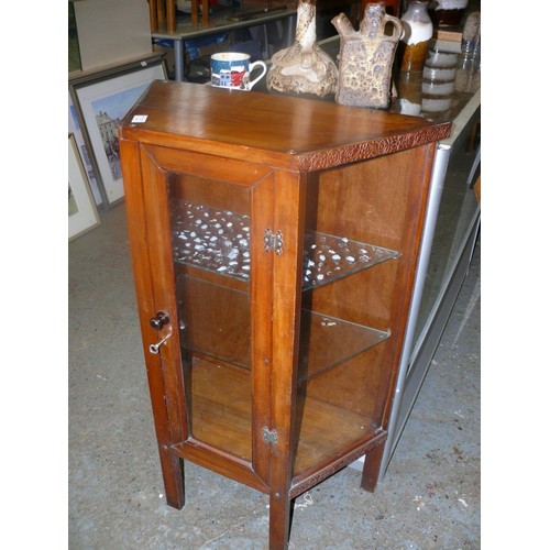 240 - LOVELY VINTAGE WOODEN DISPLAY CABINET WITH 3 SHELVES