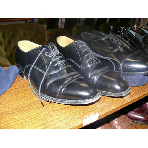 252 - 3 PAIRS OF VERY GOOD QUALITY GENTS BLACK LEATHER SHOES SIZE 8 BY JONES, SAMUEL WINDSOR AND FERUDUN