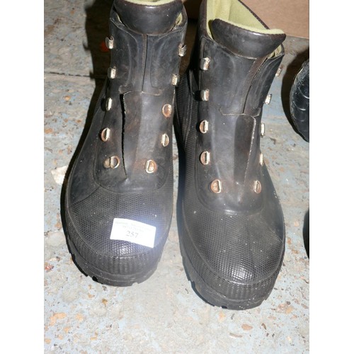 257 - A PAIR OF BRIDGEDALE DRYBOOT WALKING BOOTS SIZE 42