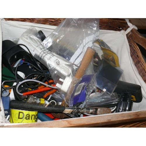 262 - LARGE WICKER BASKET OF TOOLS AND DIY TO INCLUDE HAMMER, AXE, RAT TRAPS, DOOR BOLTS ETC